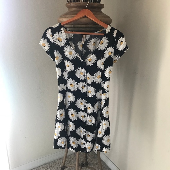 Mudd Dresses & Skirts - Mudd Women mini dress short sleeves size M